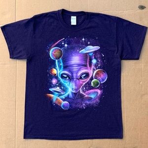 Surrealistic Alien printed T-shirt, nice full color screenprint, used good cond